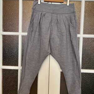 Vintage & RARE 🍋 Lululemon Harem Pants Size 8 - Grey